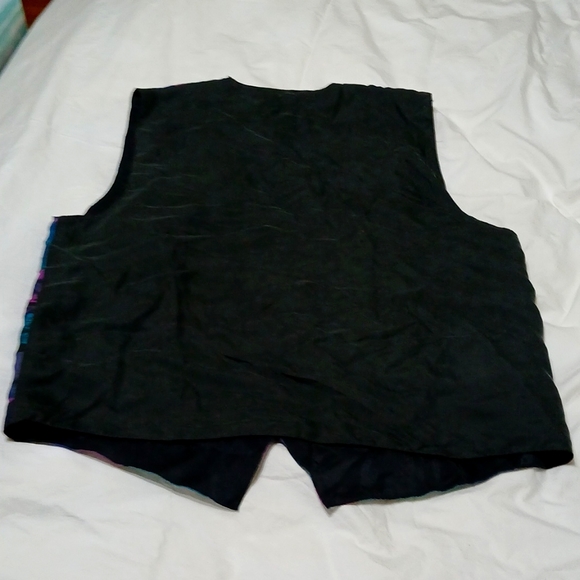 B Max Vest - Picture 3 of 3